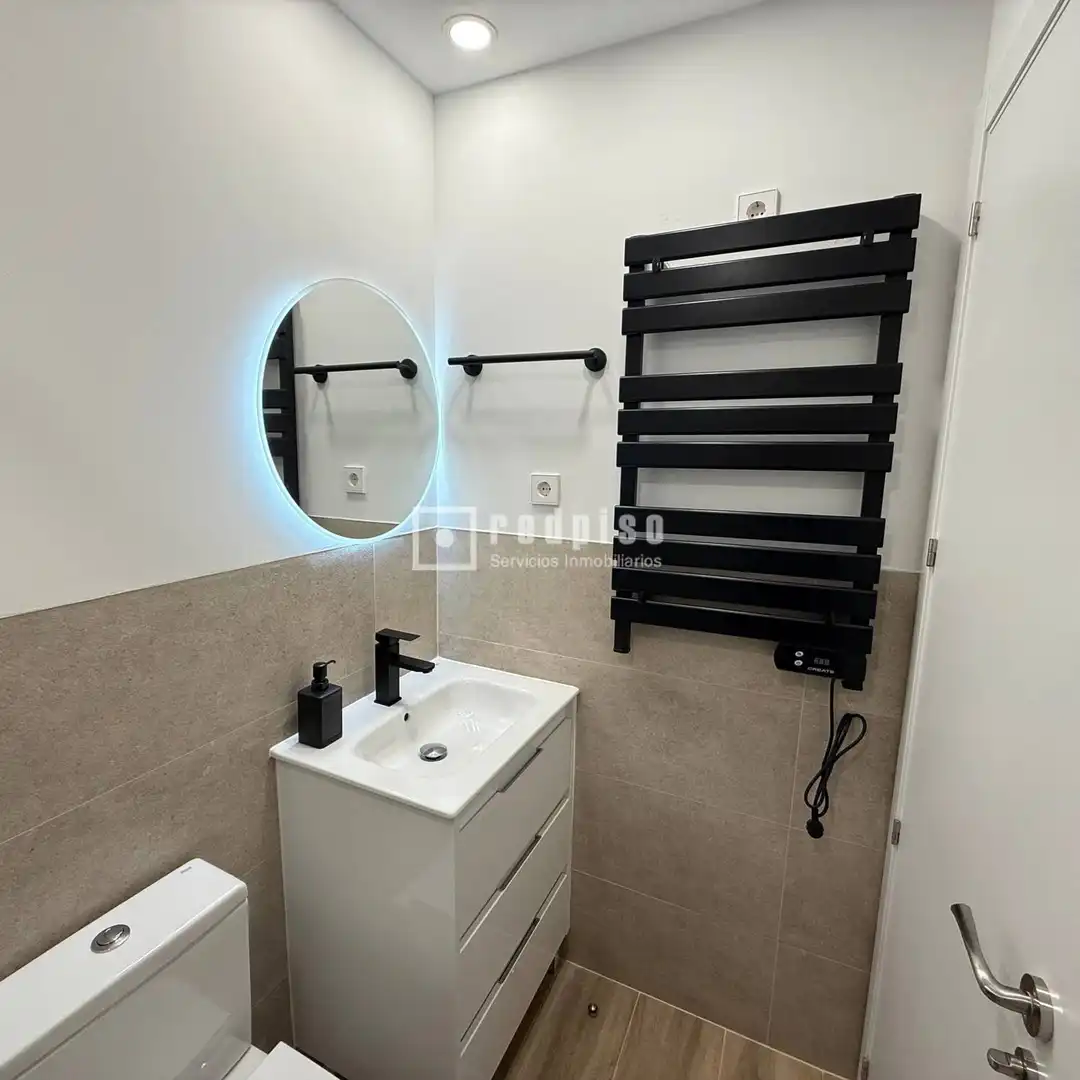 Badezimmer von Wohnung zur Miete in Madrid mit Klimaanlage, Heizung und Privatgarten
