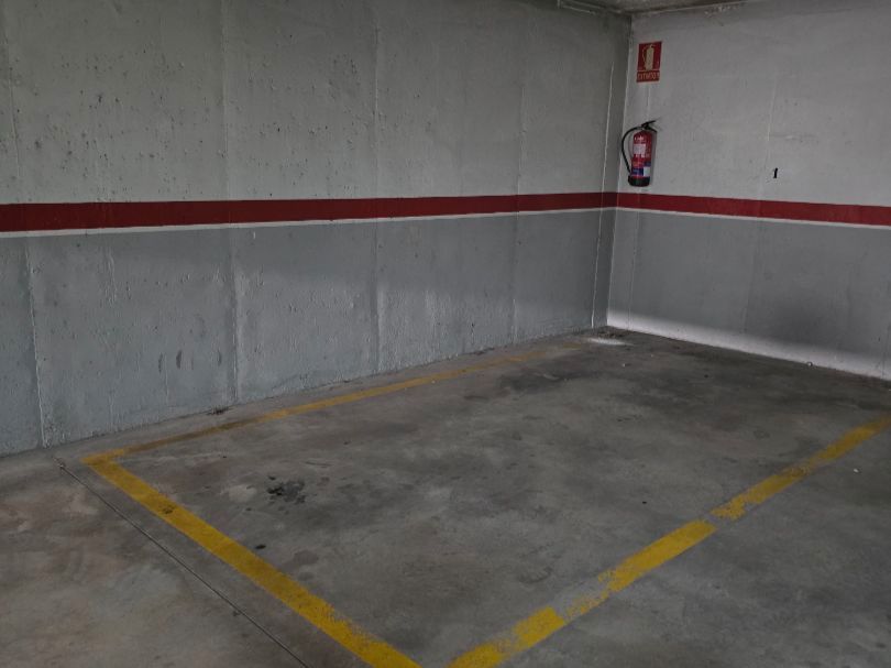 Parkplatz von Garage miete in Alovera