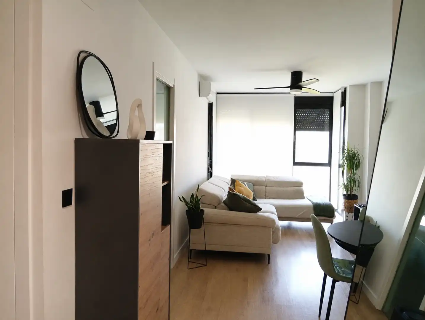Living room of Flat for sale in Madrid  with Air Conditioner, Heating and Storage room