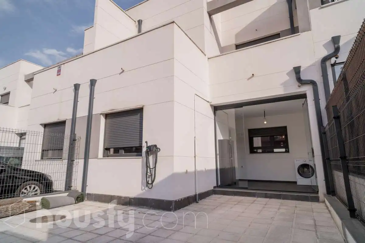 Vista exterior de Casa o xalet en venda en Villalbilla amb Aire condicionat, Calefacció i Jardí privat