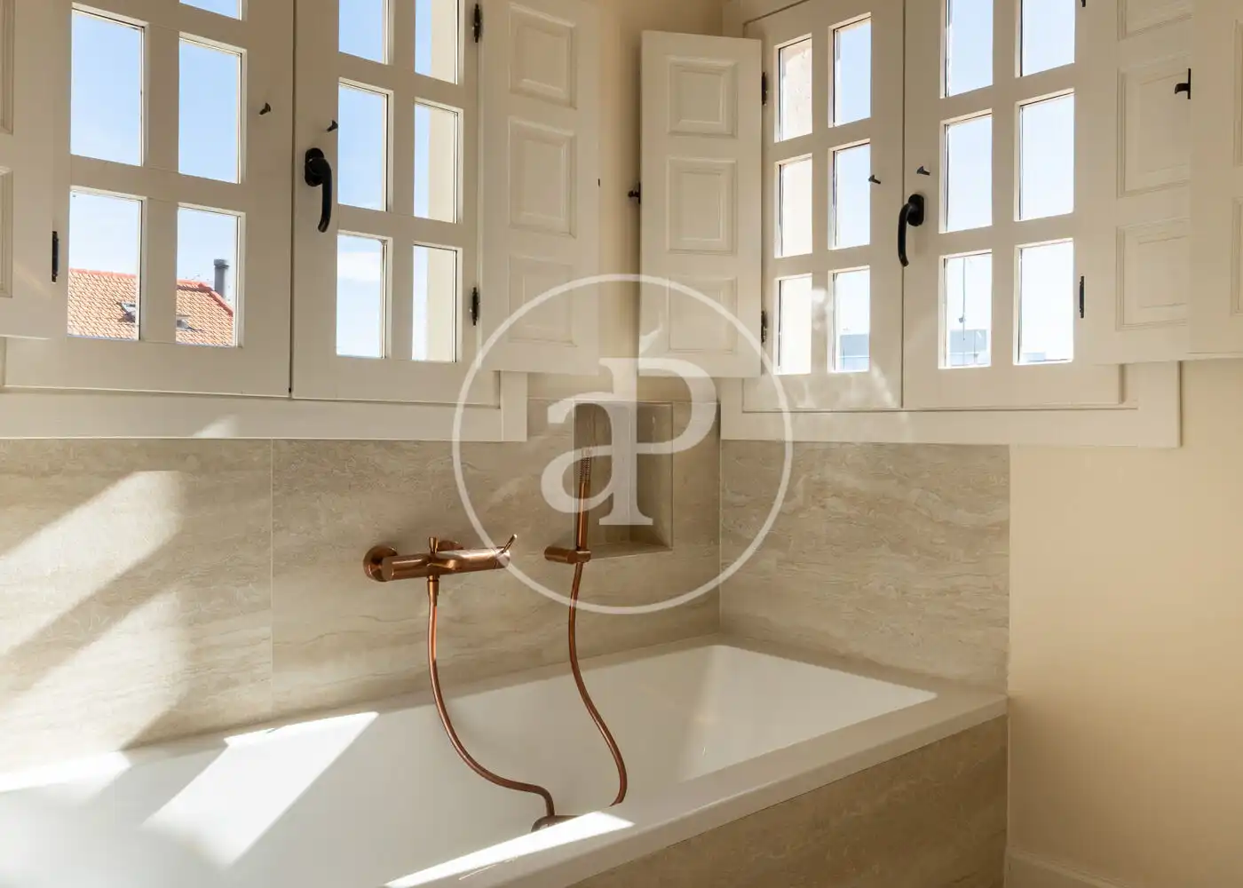 Baño de Casa o chalet de alquiler en Madrid con Aire acondicionado, Calefacción y Jardín privado