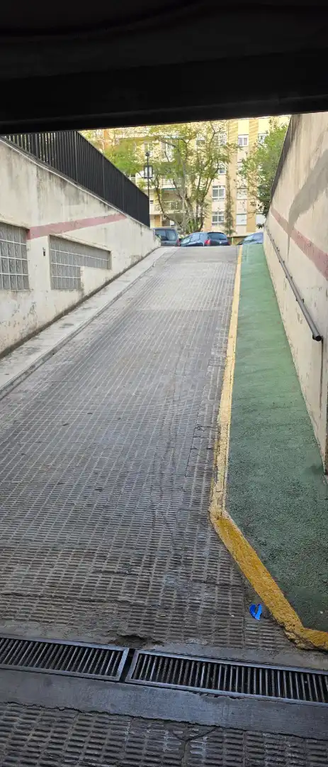 Außenansicht von Garage zum Verkauf in Valencia