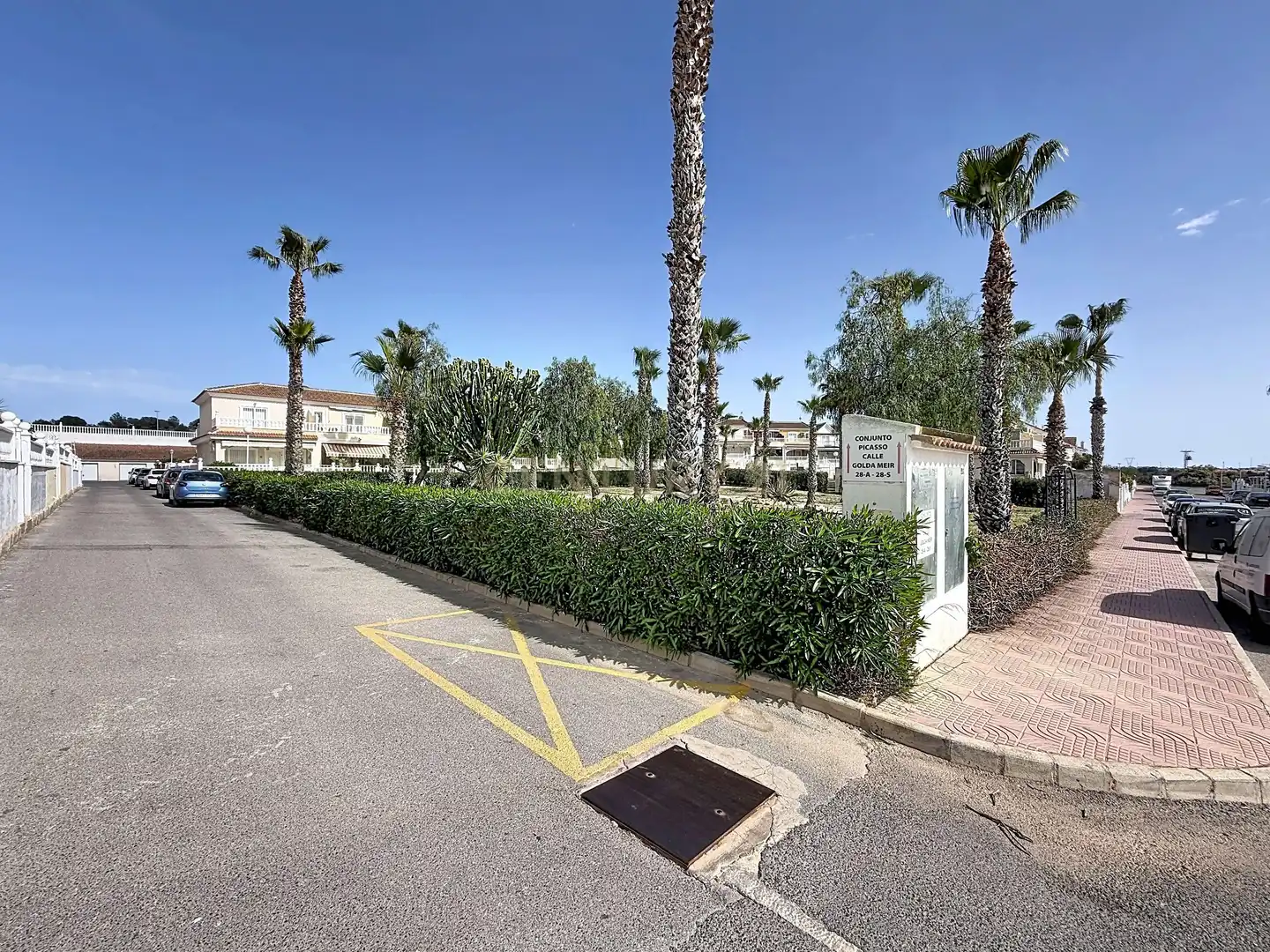 Aparcament de Casa adosada en venda en Benijófar amb Aire condicionat i Piscina comunitària
