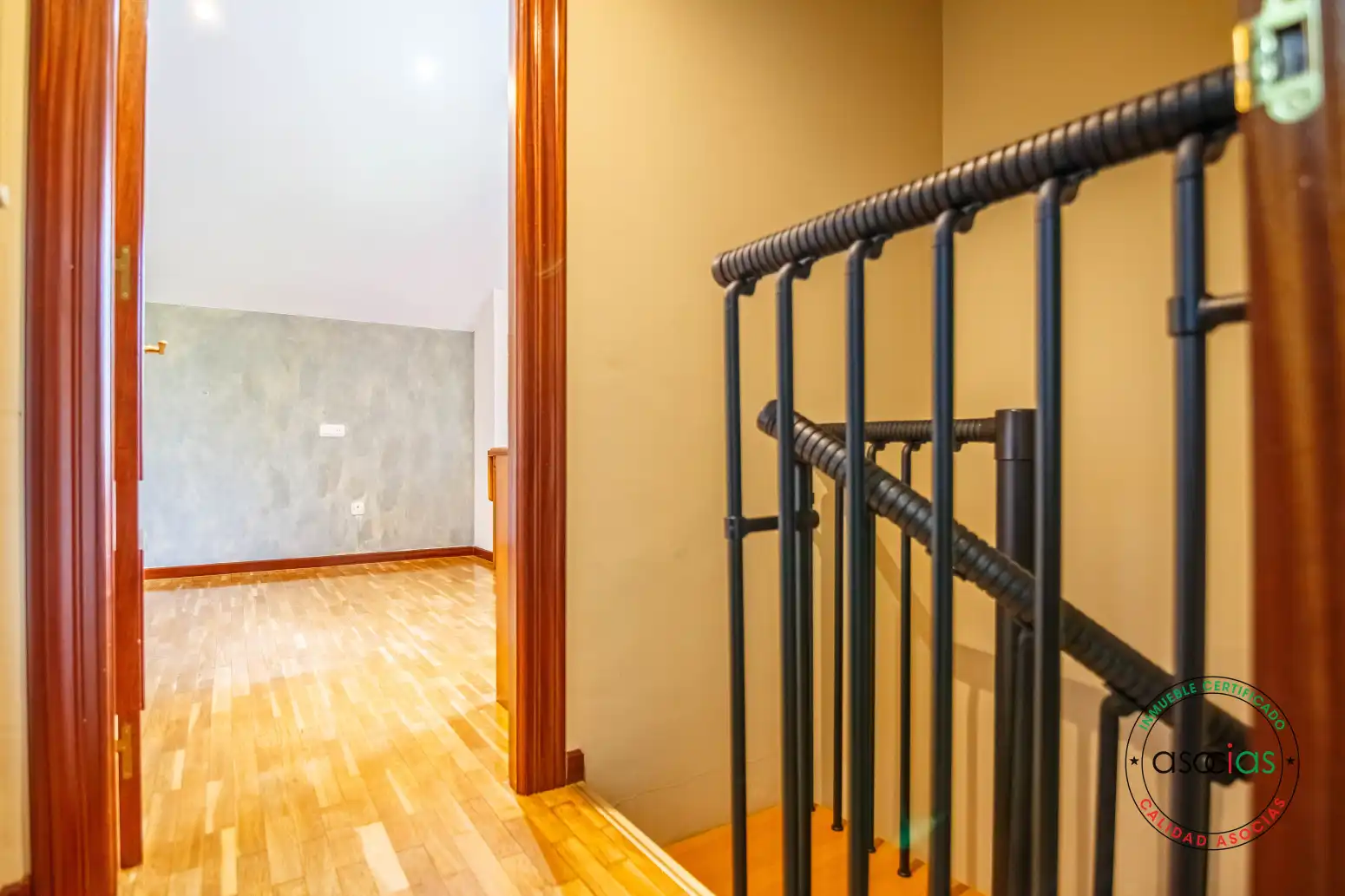 Casa adosada en venta en Grado con Calefacción, Jardín privado y Parquet
