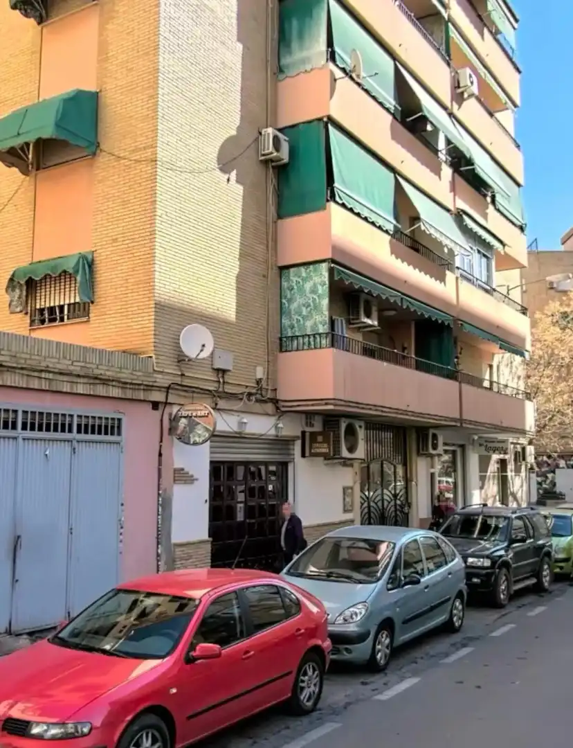 Vista exterior de Piso de alquiler en Granada con Aire acondicionado, Terraza y Amueblado