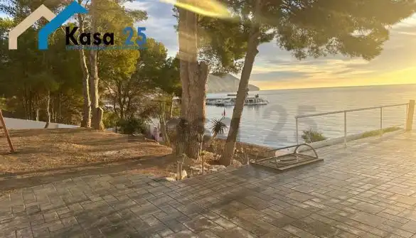 Vista exterior de Casa o xalet en venda en Altea amb Jardí privat i Piscina