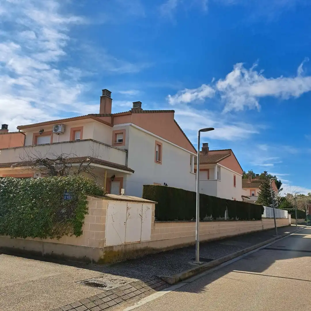 Exterior view of Houses for sale in Siétamo  with Air Conditioner, Heating and Private garden