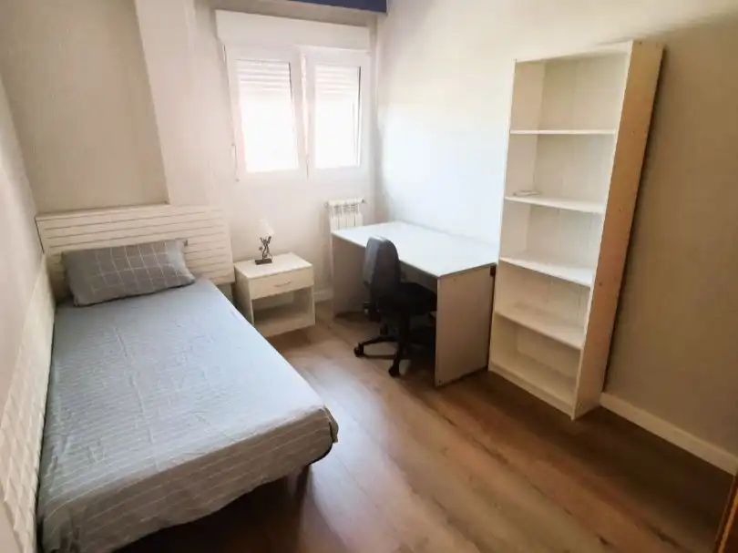 Bedroom of Flat for share in Norte
