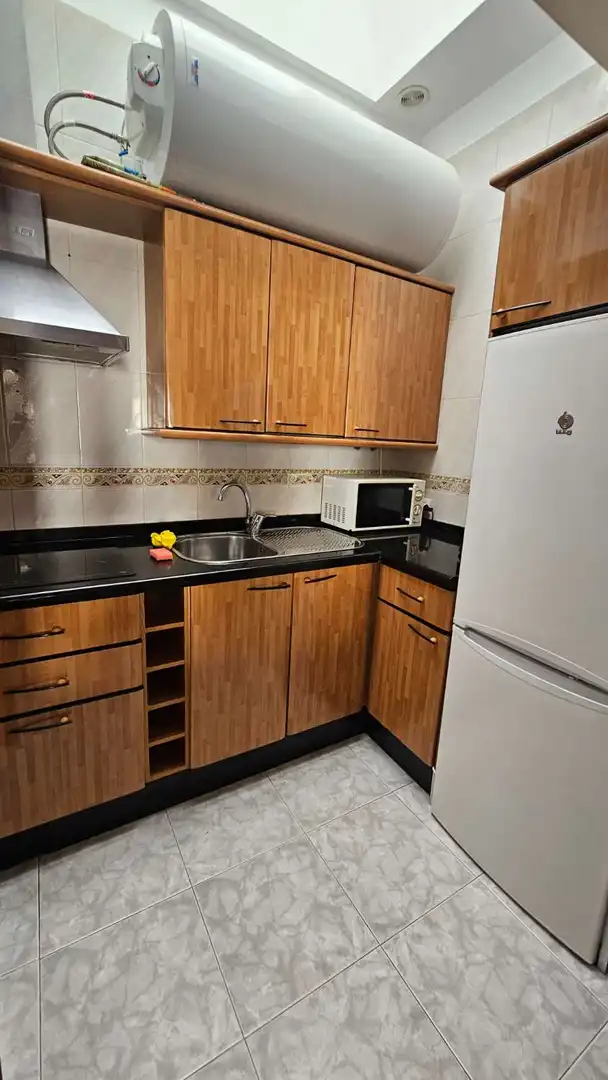 Cuina de Apartament de lloguer en Torremolinos amb Aire condicionat, Calefacció i Terrassa