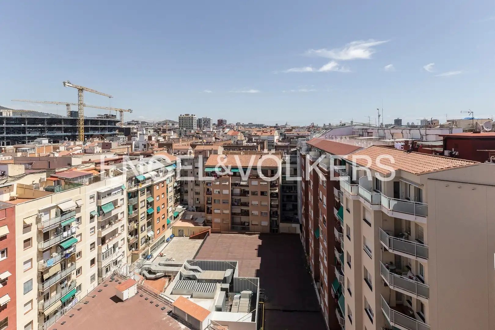 Vista exterior de Pis en venda en Barcelona amb Calefacció i Balcó