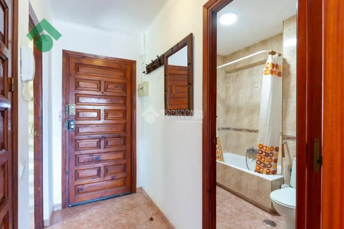 Baño de Estudio en venta en Vélez-Málaga con Terraza, Amueblado y Piscina comunitaria