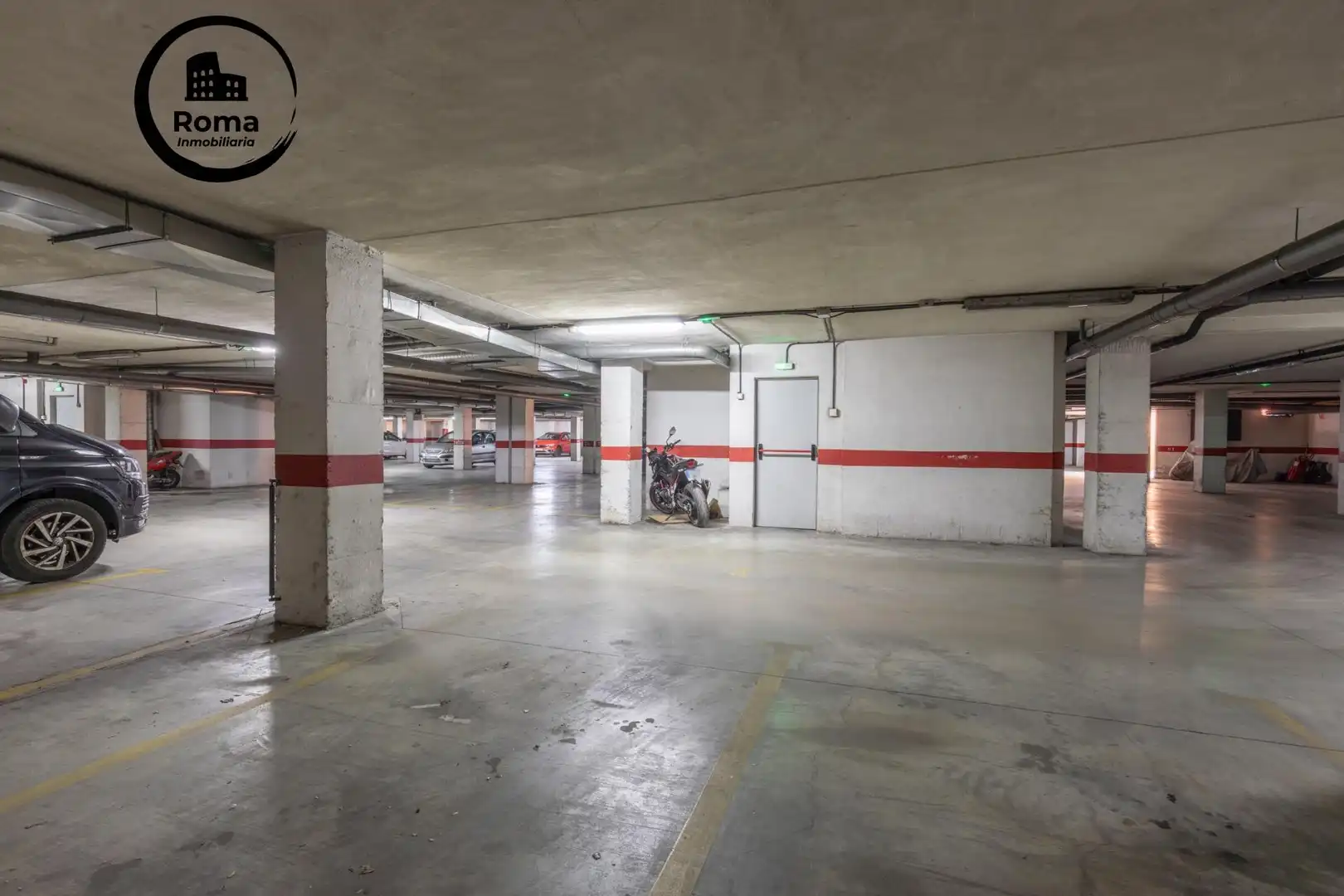 Parking de Piso en venta en Granada con Calefacción, Terraza y Amueblado