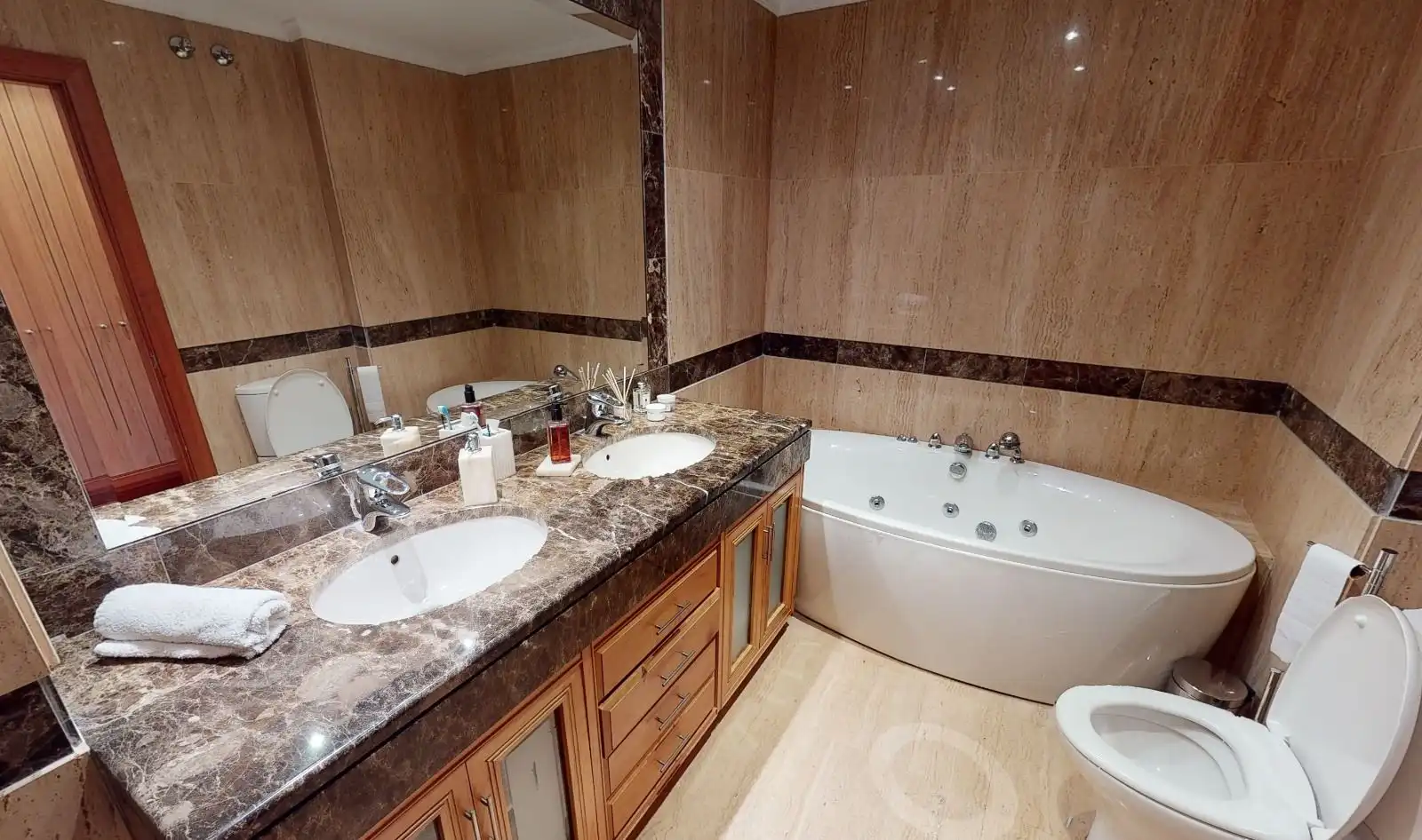 Baño de Apartamento en venta en Marbella con Aire acondicionado, Calefacción y Terraza