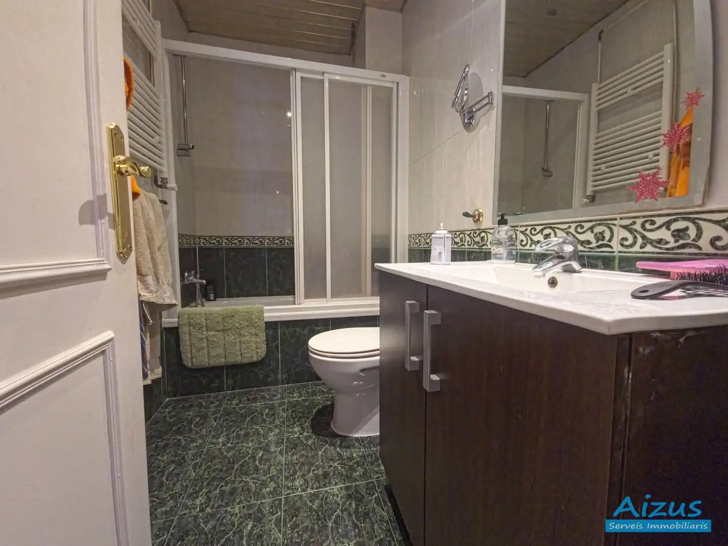 Badezimmer von Wohnung zum Verkauf in Ripollet mit Heizung und Ofen