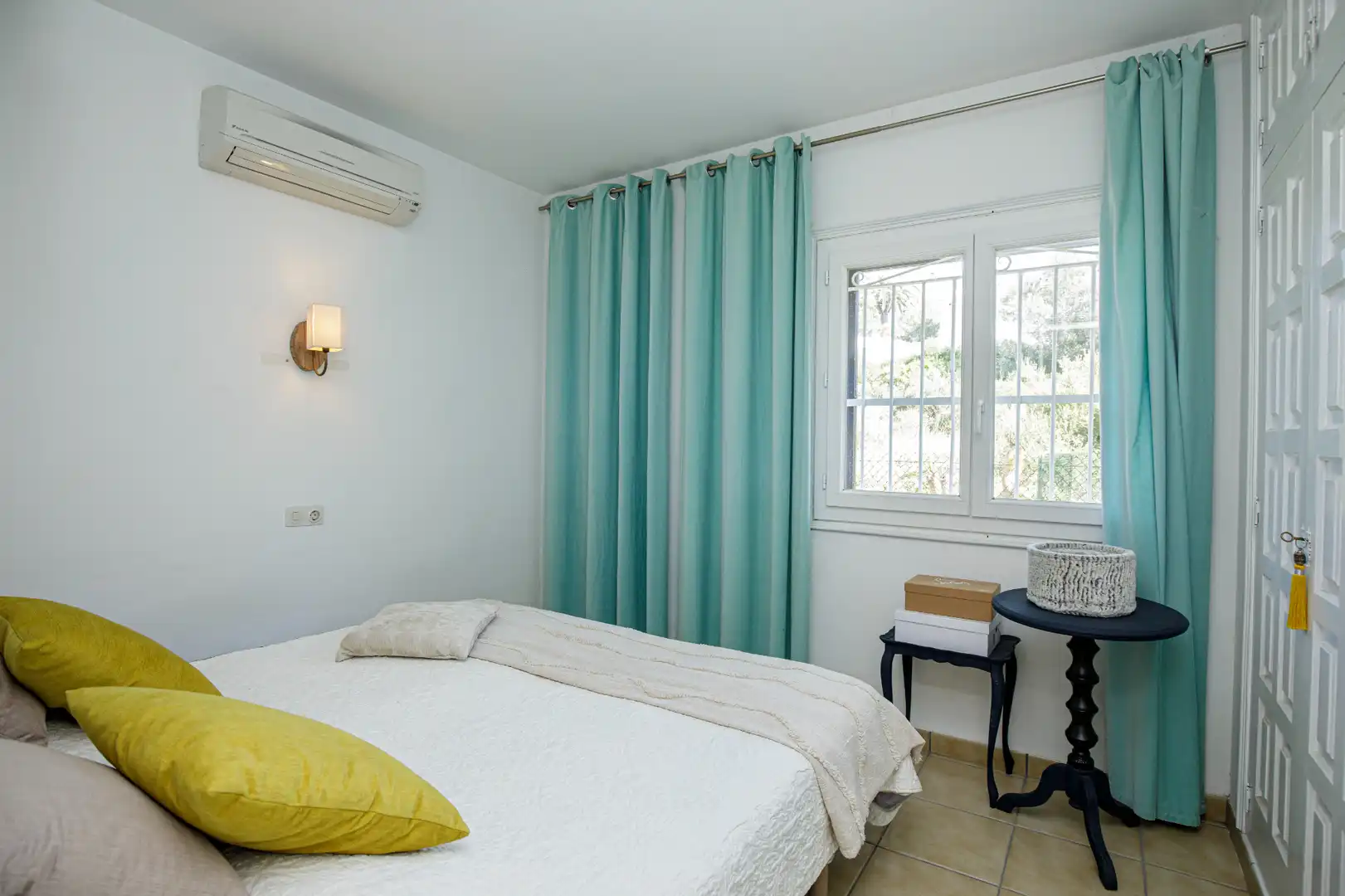 Dormitori de Casa o xalet en venda en L'Escala amb Aire condicionat, Jardí privat i Terrassa
