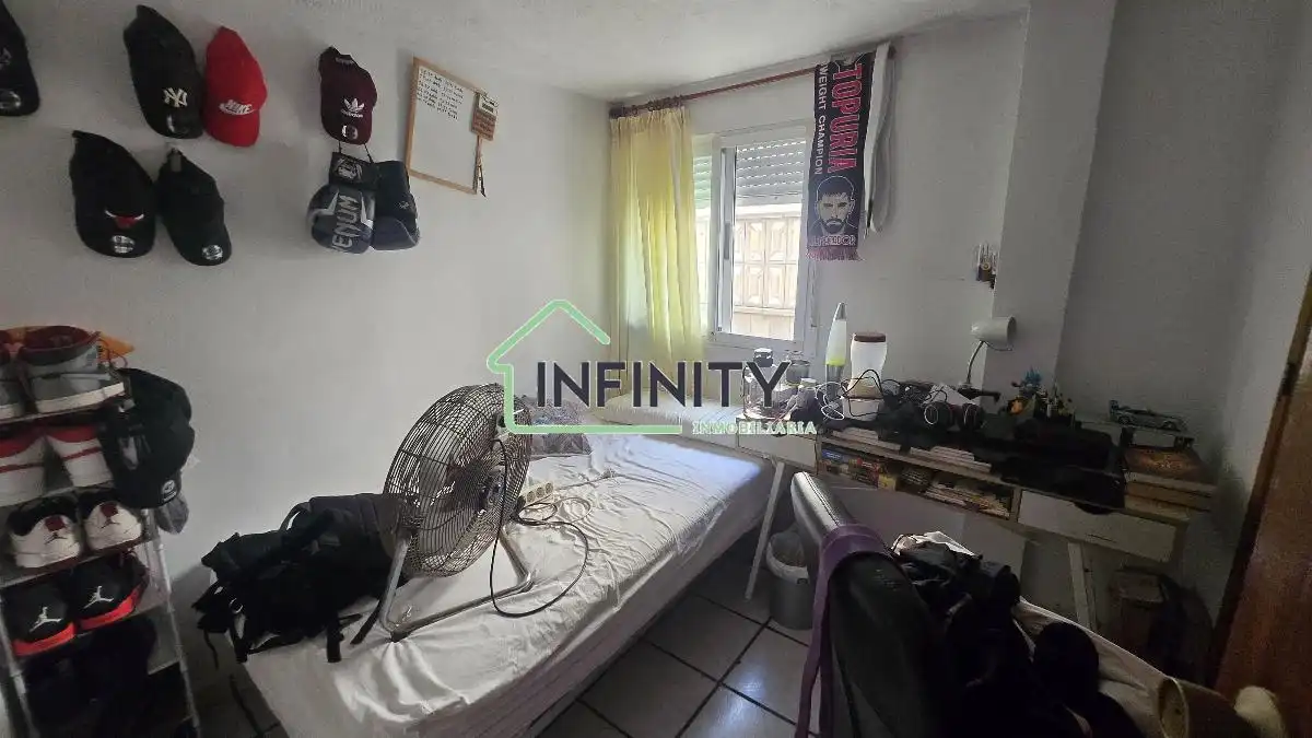 Dormitori de Casa o xalet en venda en Oliva amb Aire condicionat, Terrassa i Traster