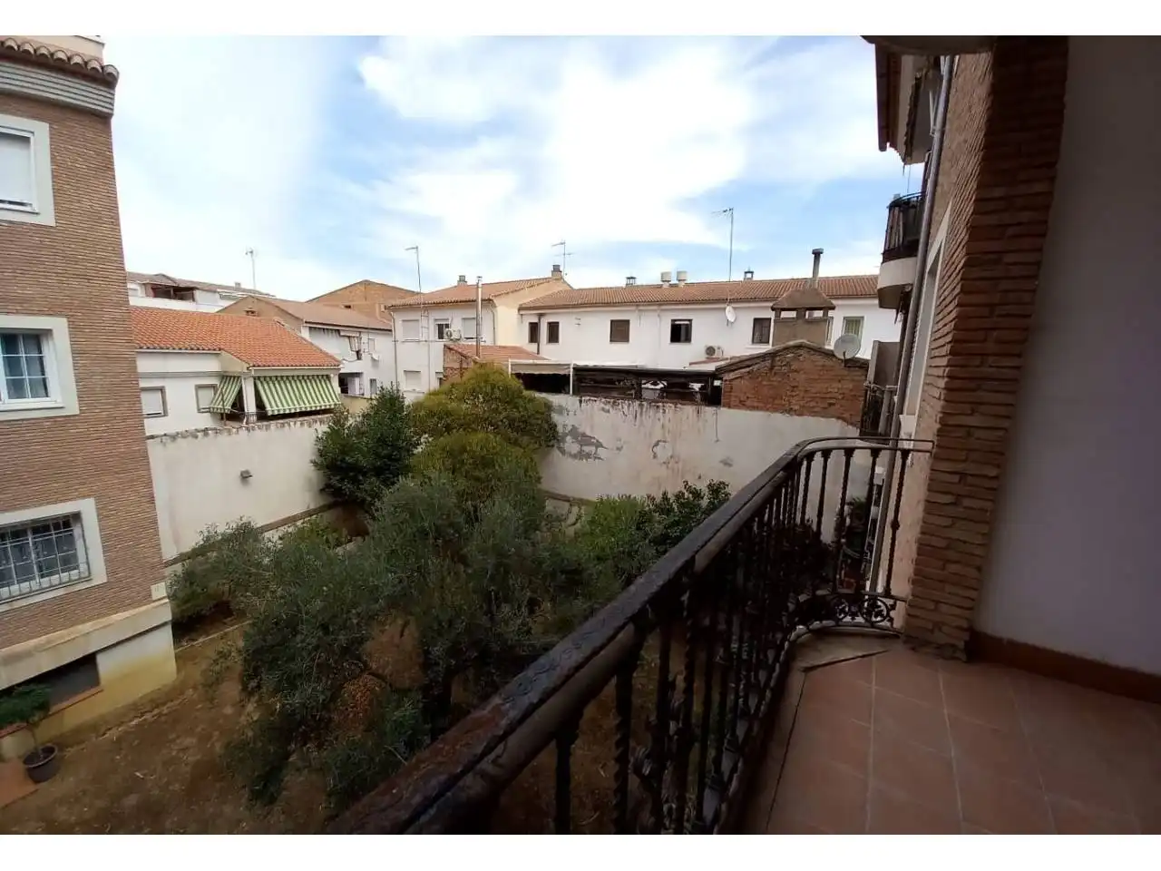 Vista exterior de Pis en venda en Armilla amb Calefacció i Terrassa