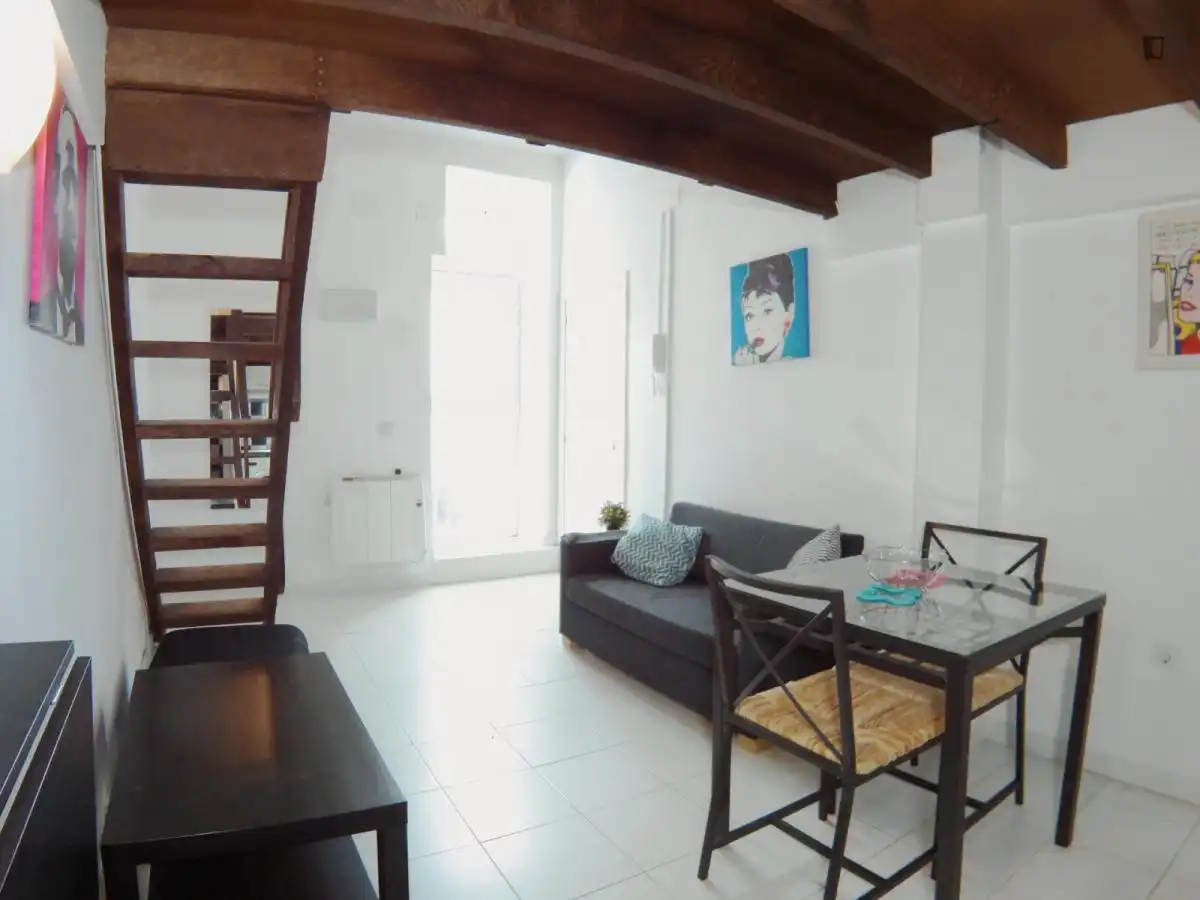 Study for rent in Valdeacederas