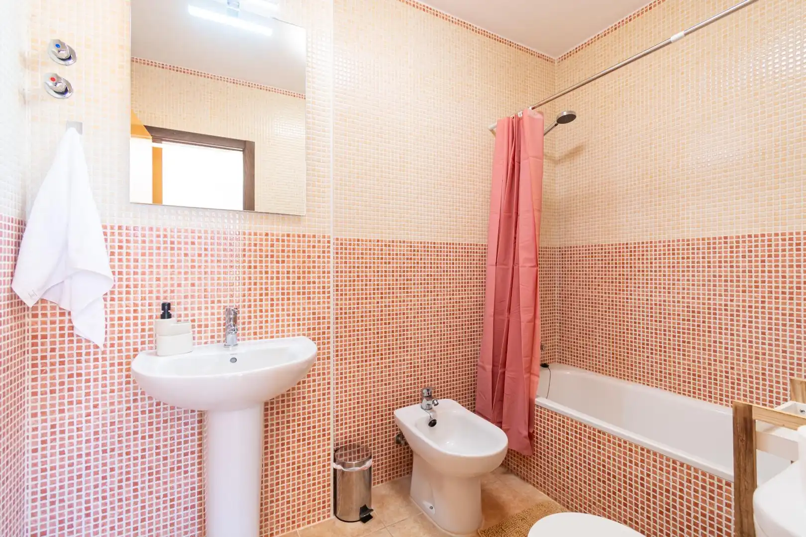 Bany de Apartament en venda en Águilas amb Aire condicionat, Terrassa i Moblat