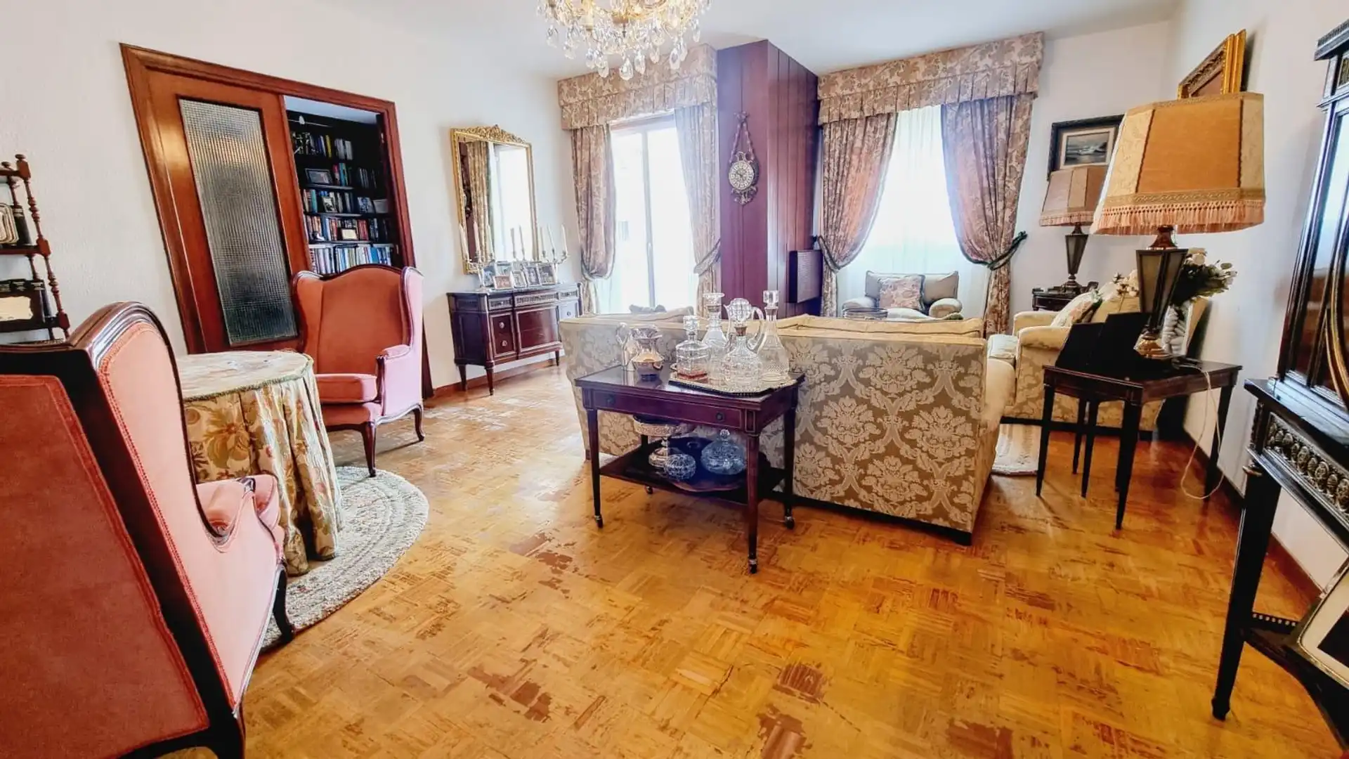 Sala de estar de Piso en venta en  Cádiz Capital con Parquet y Terraza