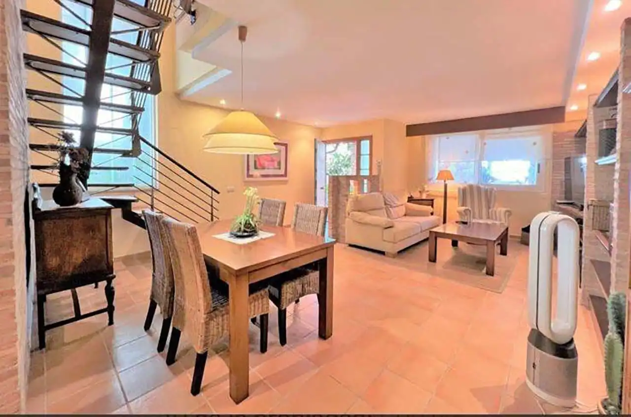 Sala de estar de Casa o chalet de alquiler en Benicasim / Benicàssim con Aire acondicionado, Calefacción y Jardín privado