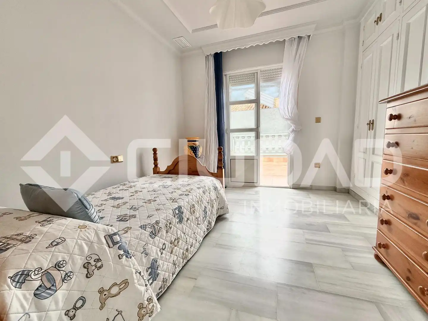 Habitación de Casa adosada en venta en Lebrija