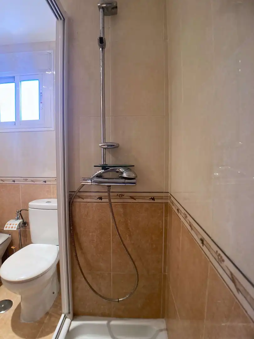 Bathroom of Flat for rent in Móstoles  with Air Conditioner, Heating and Parquet flooring
