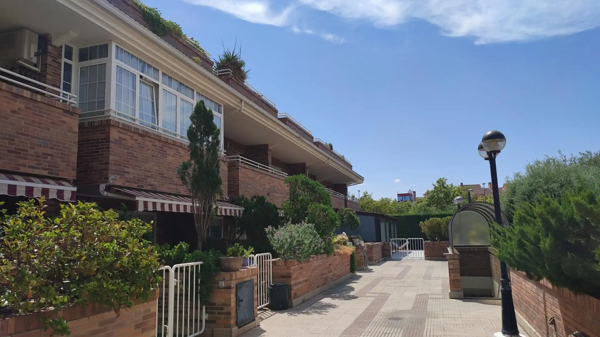 Vista exterior de Casa adosada de alquiler en Zaragoza con Aire acondicionado, Calefacción y Jardín privado