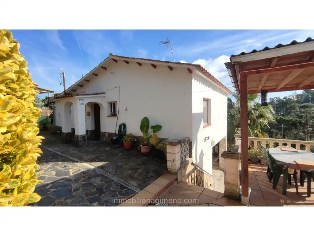 Vista exterior de Casa o xalet en venda en Lloret de Mar amb Terrassa i Piscina