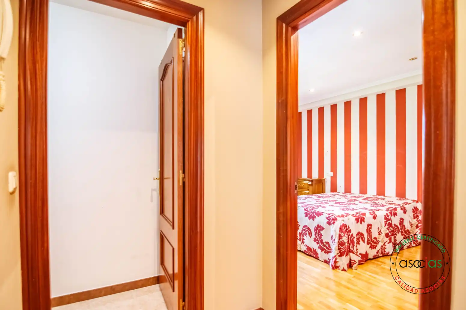 Habitación de Casa adosada en venta en Grado con Calefacción, Jardín privado y Parquet