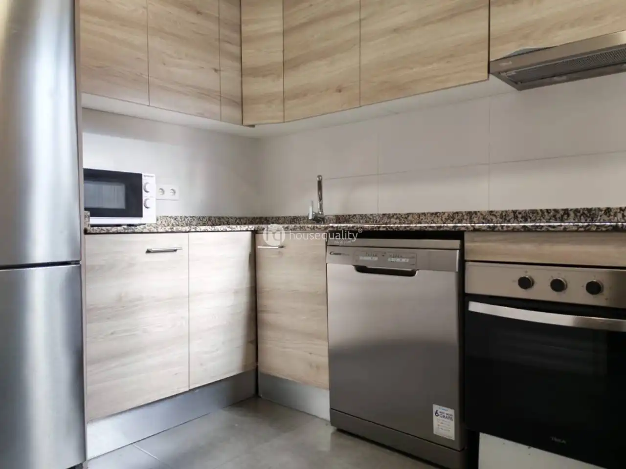Cuina de Pis de lloguer en  Barcelona Capital amb Aire condicionat, Parquet i Moblat