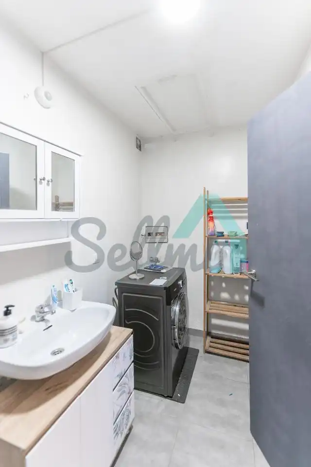 Bany de Casa o xalet de lloguer en Gijón  amb Jardí privat, Piscina i Moblat