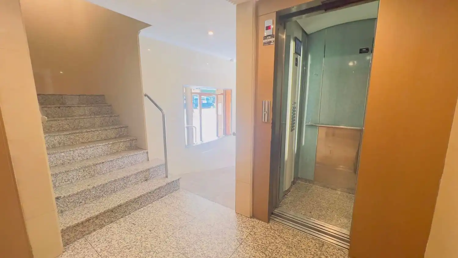 Pis en venda en Gijón  amb Piscina