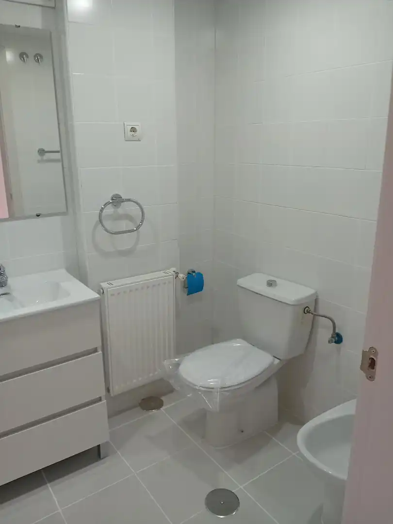 Bathroom of Flat for sale in Madrid