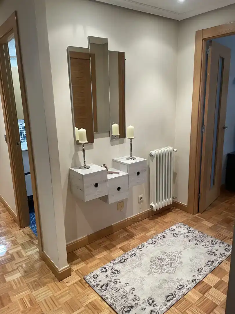 Badezimmer von Wohnung zur Miete in  Logroño mit Parkett, Möbliert und Balkon
