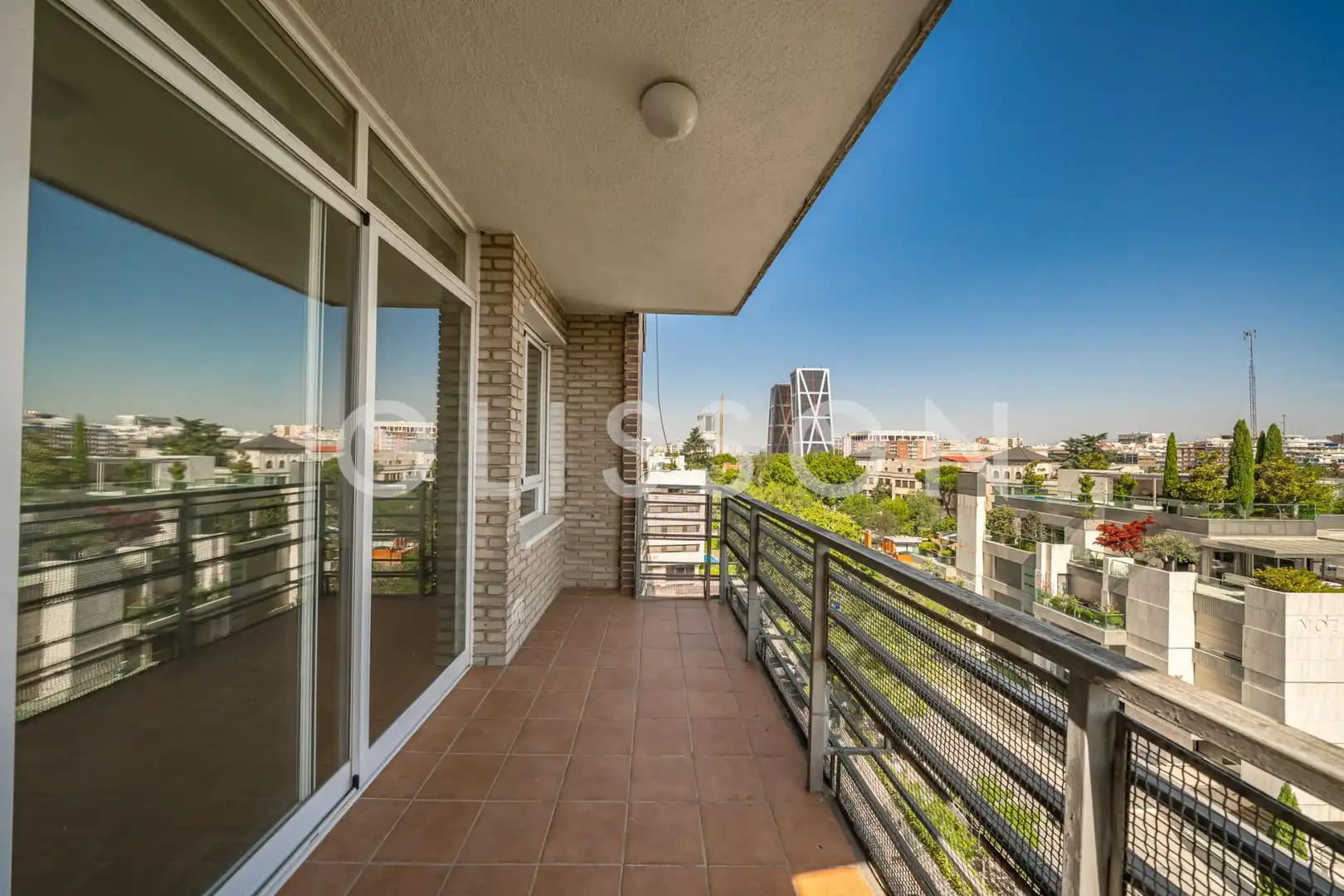 Terrassa de Apartament en venda en Madrid amb Aire condicionat i Traster