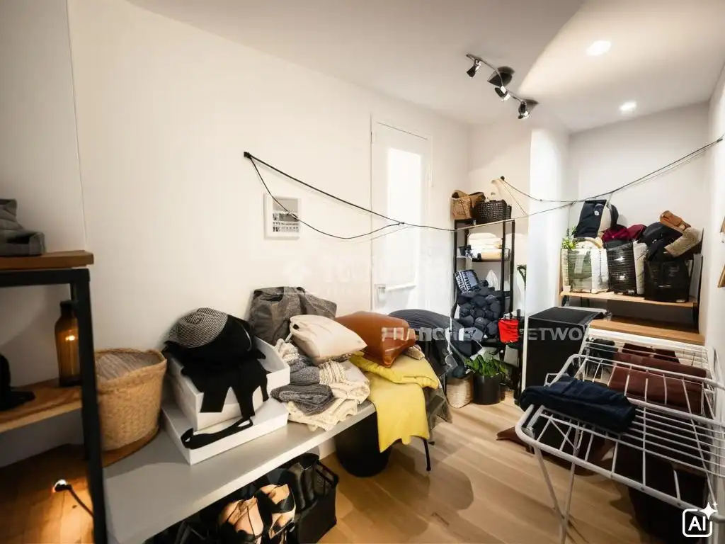 Sala d'estar de Local en venda en Las Palmas de Gran Canaria amb Moblat