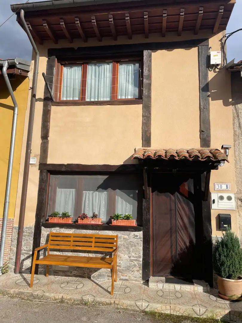 Vista exterior de Casa o xalet en venda en Udías amb Calefacció