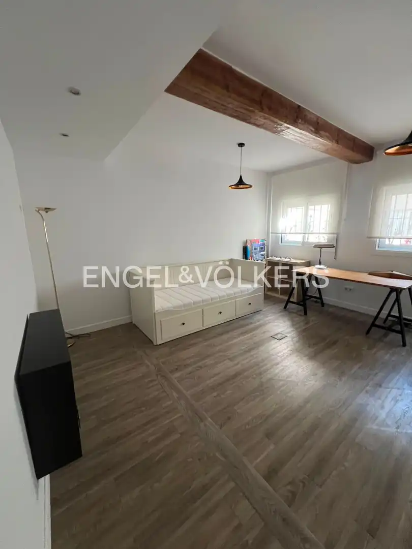 Sala d'estar de Àtic de lloguer en Barcelona amb Aire condicionat, Calefacció i Parquet