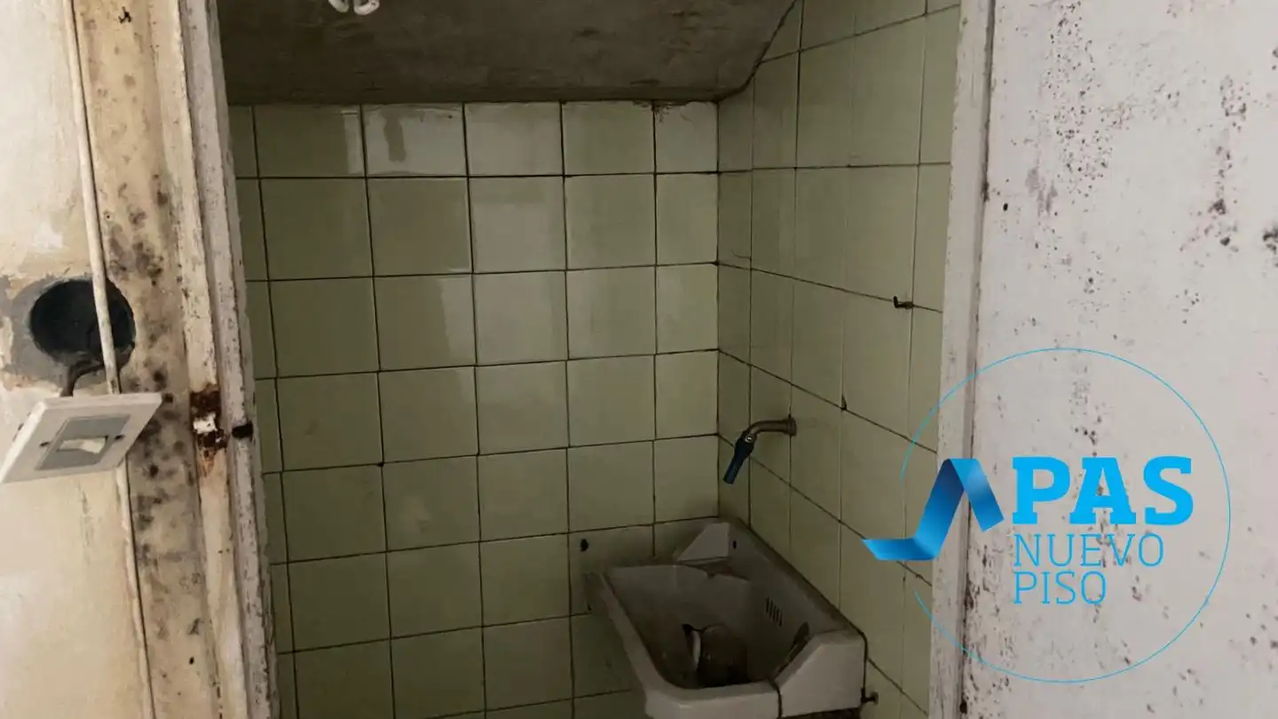 Badezimmer von Geschaftsraum zum Verkauf in Santander