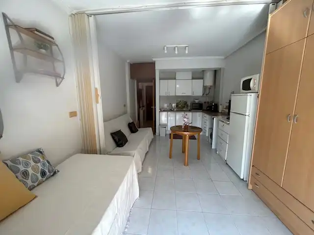 Habitación de Estudio de alquiler en Torrevieja con Amueblado, Lavadora y Microondas