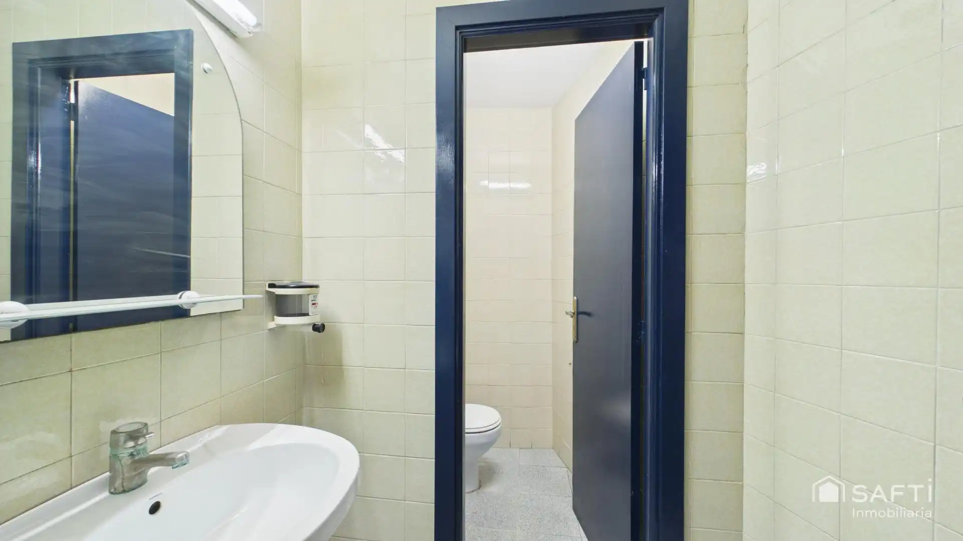 Baño de Local en venta en Calvià con Aire acondicionado