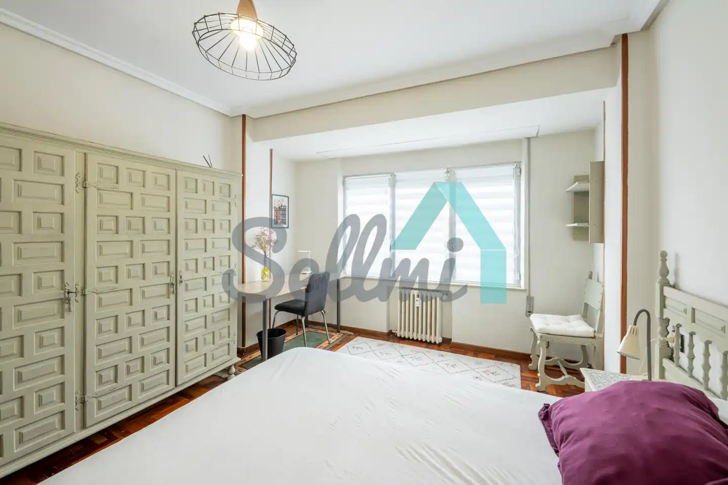 Bedroom of Flat for share in Oviedo   with Heating, Parquet flooring and Terrace