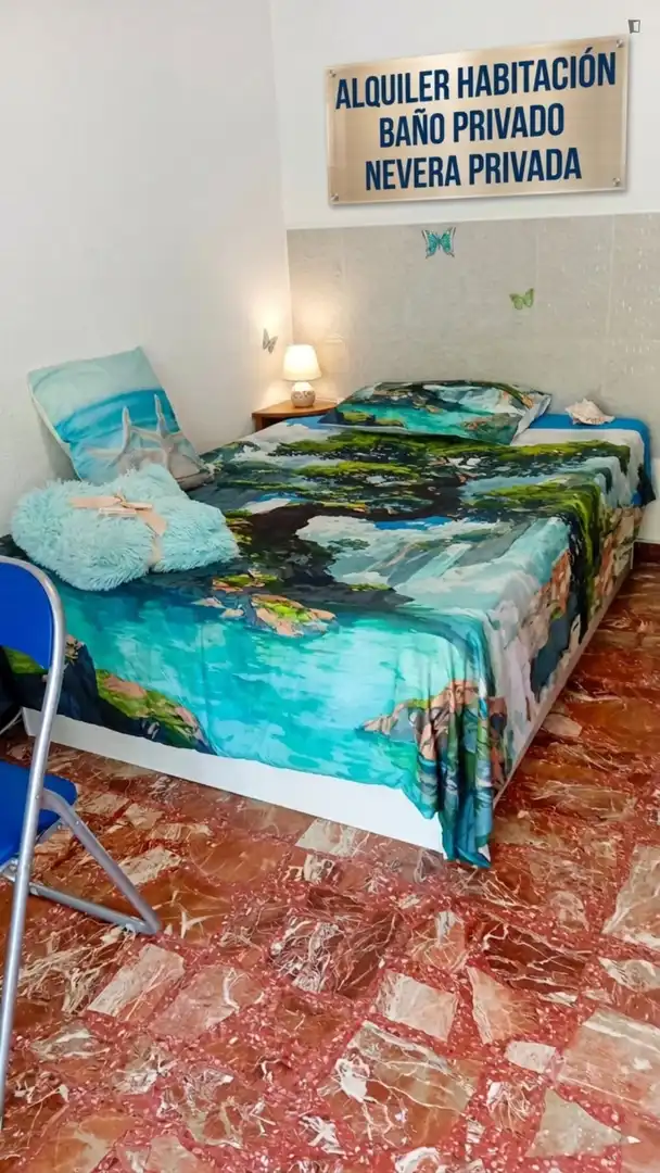 Dormitori de Apartament per a compartir en Madrid amb Aire condicionat, Calefacció i Moblat