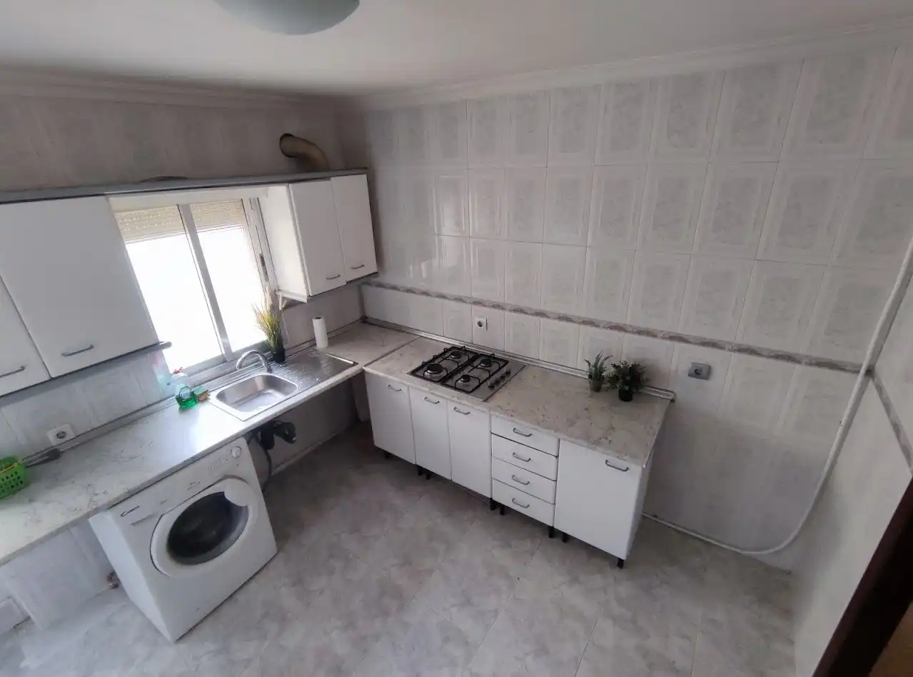 Kitchen of Flat for sale in Sevilla  with Air Conditioner and Storage room