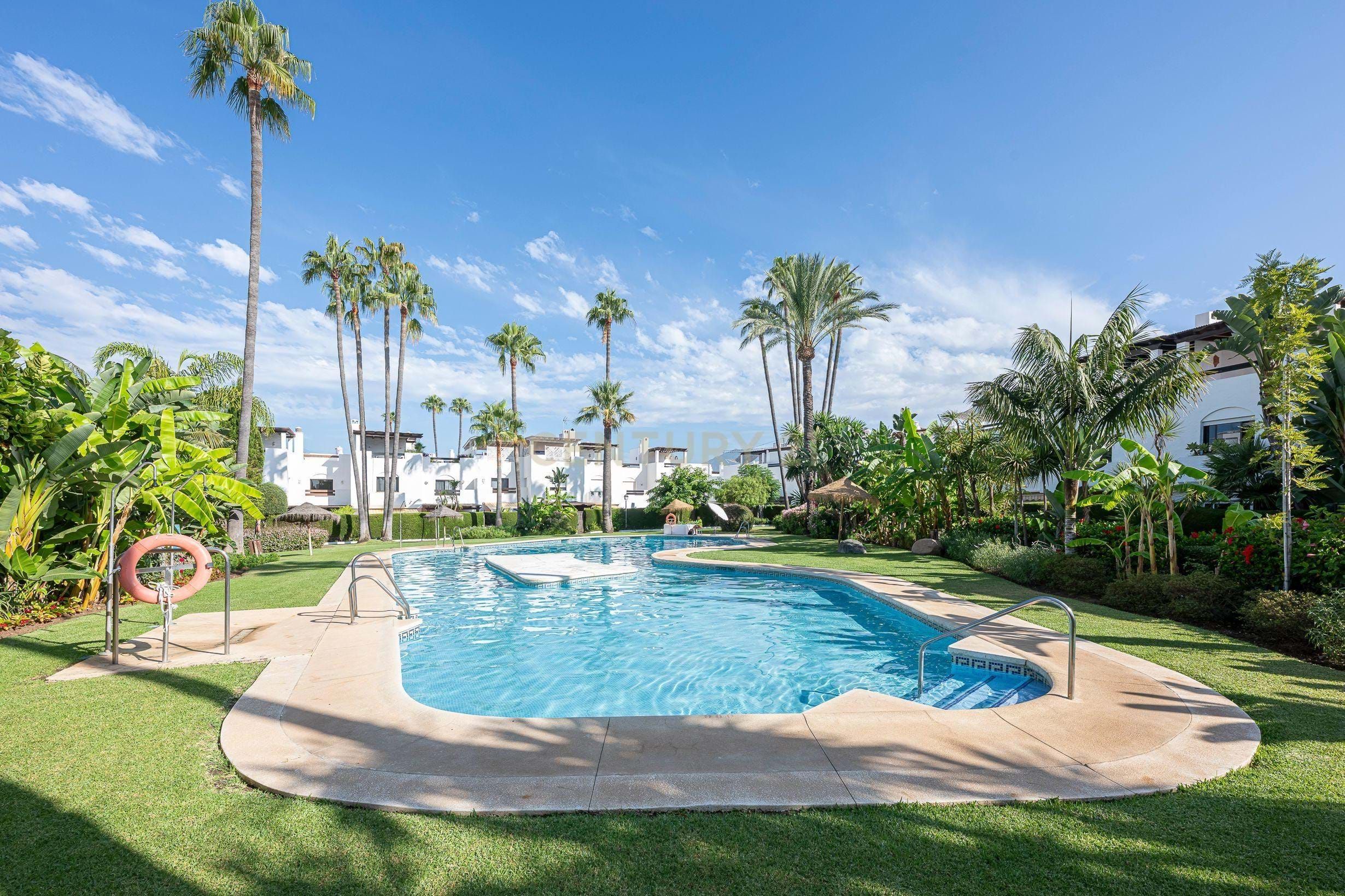 Swimming pool of House or chalet for sale in Marbella  with Air Conditioner and Terrace