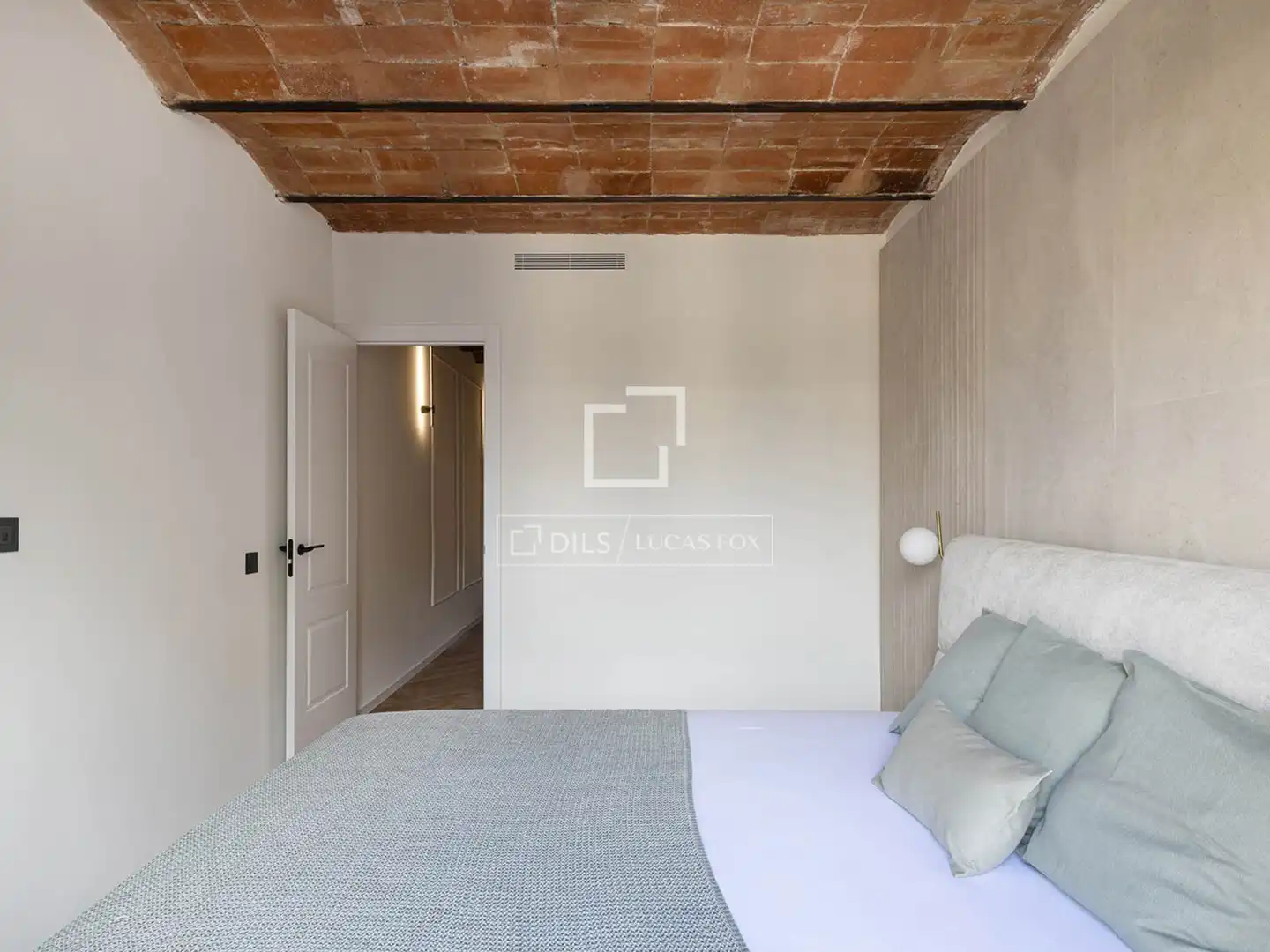Bedroom of Flat for sale in Barcelona  with Air Conditioner, Heating and Parquet flooring