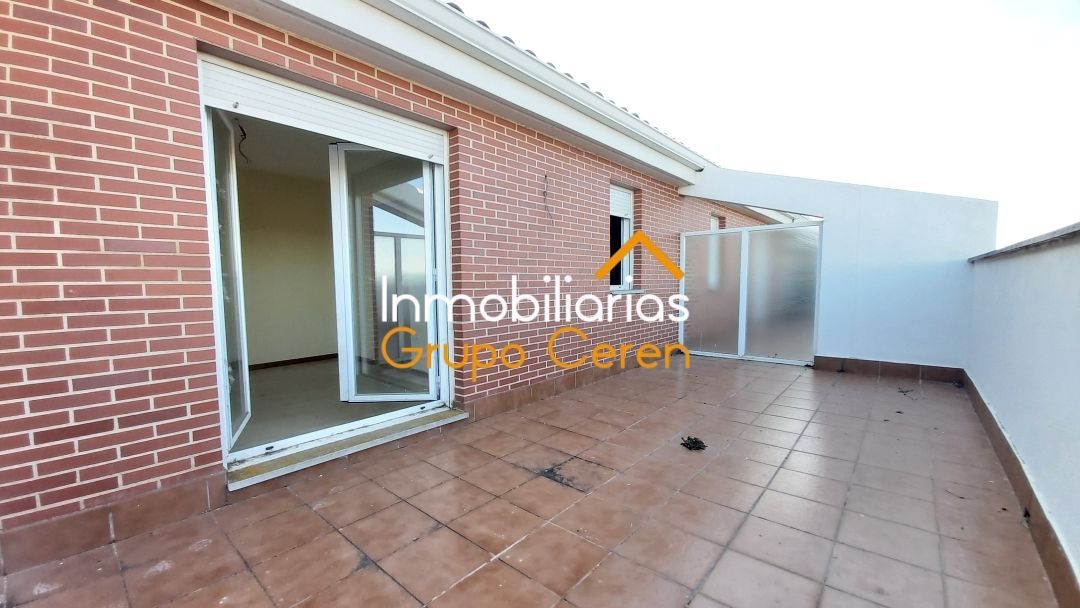 Duplex for sale in Calle Los Manantiales, Castañares de Rioja