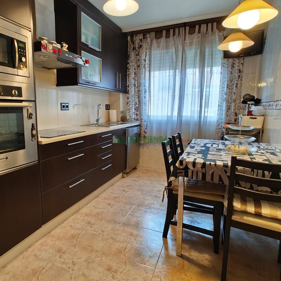 Cocina de Casa adosada en venta en Vigo  con Calefacción, Terraza y Trastero