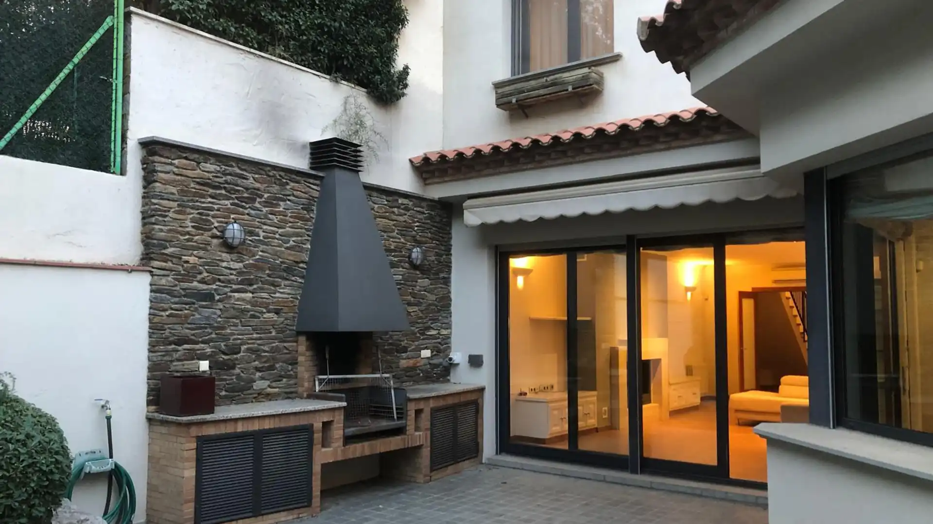 Terraza de Casa adosada de alquiler en Figueres con Calefacción, Jardín privado y Terraza